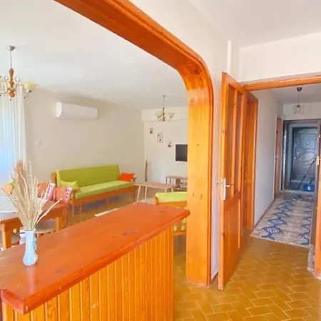 3 Minutes To Calis By Walking, 3 Bedrooms شقة